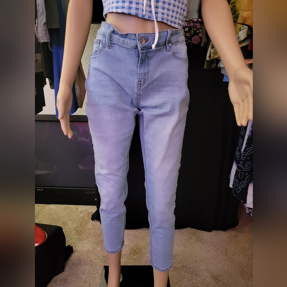 Celebrity Pink Capri Jean's